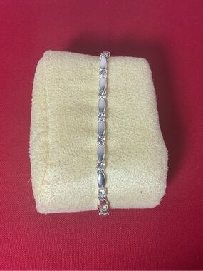 Vintage Avon Silver Tone Link Bracelet Clear Rhinestone 8.25” Safety Chain